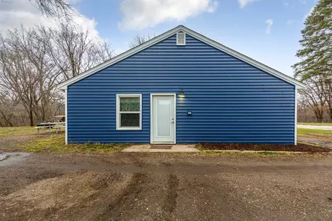 Exterior - 1070 Willow St, Faribault, MN 55021 photo 5 of 10