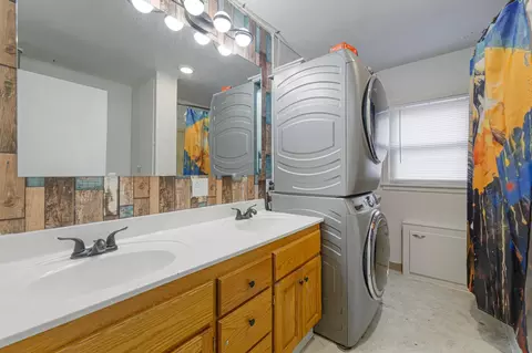 Bath - 1070 Willow St, Faribault, MN 55021 photo 1 of 1