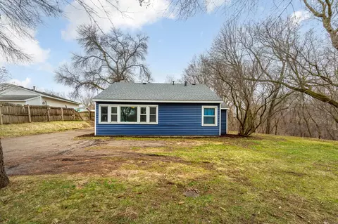 Exterior - 1070 Willow St, Faribault, MN 55021 photo 2 of 10