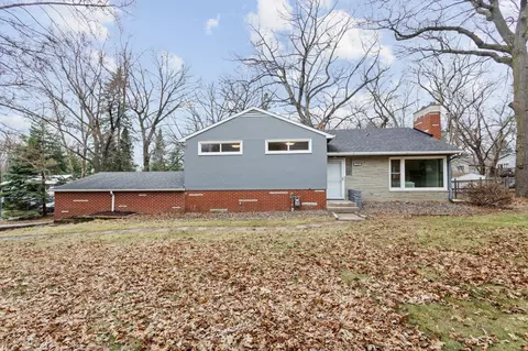 735 Warner Ave N, Mahtomedi, MN 55115