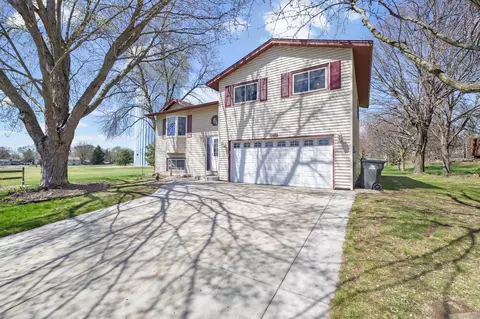 5610 Cedarwood St NE, Prior Lake, MN 55372