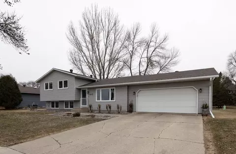 2617 4th Ave S, Moorhead, MN 56560