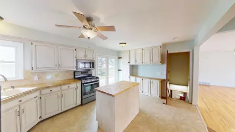 Kitchen - 2141 Harmony Ave, Albert Lea, MN 56007 photo 3 of 4