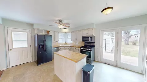 Kitchen - 2141 Harmony Ave, Albert Lea, MN 56007 photo 2 of 4