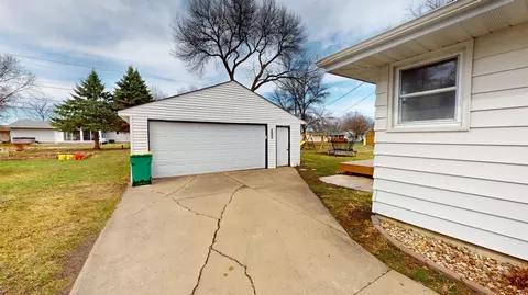 Exterior - 2141 Harmony Ave, Albert Lea, MN 56007 photo 4 of 5