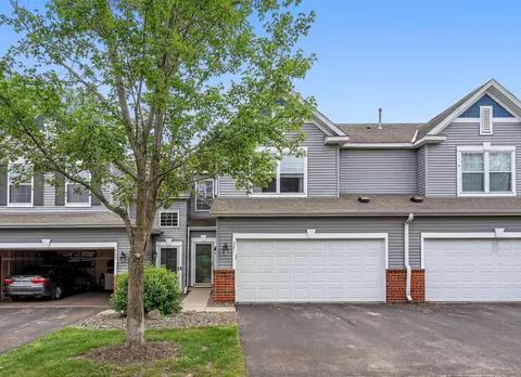 321 Heritage Trl, Circle Pines, MN 55014