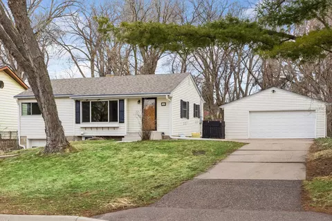 395 Eldridge Ave W, Roseville, MN 55113