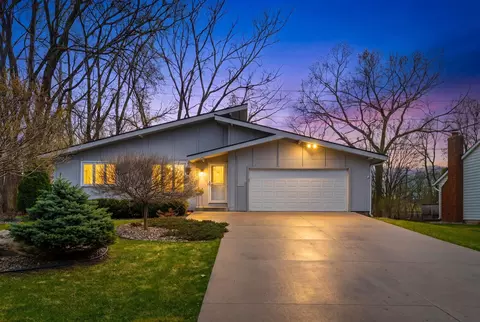 1286 Castle Ct, Golden Valley, MN 55427