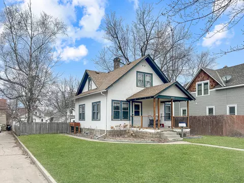 607 1st St SW, Wadena, MN 56482