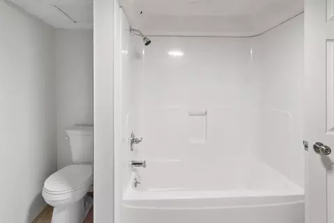 Bath - 326 Faversham, Willernie, MN 55090 photo 3 of 4