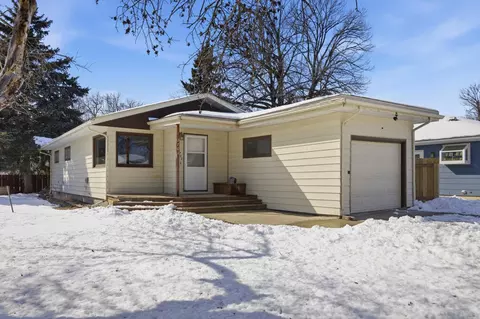 2702 9 12 St N, Fargo, ND 58102