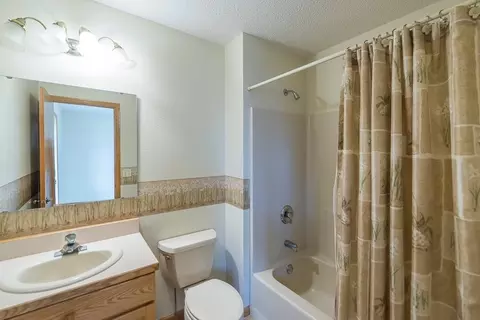 Bath - 1719 13th Ave NE, Brainerd, MN 56401 photo 1 of 3