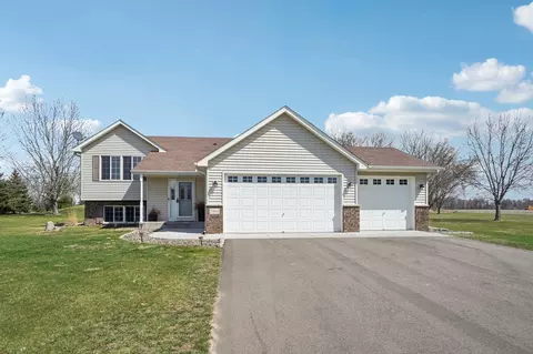 27635 Jenner Ct, Chisago City, MN 55013