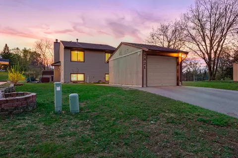 7821 Rimbley Rd, Woodbury, MN 55125