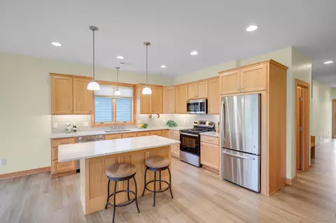 1286 Jefferson Ct, Shakopee, MN 55379