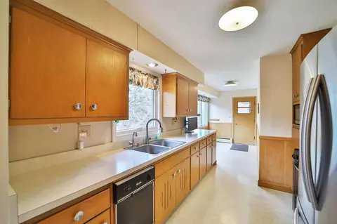 Kitchen - 14894 Riverside Dr, Brainerd, MN 56401 photo 2 of 3