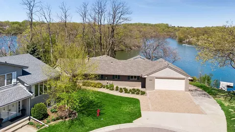 4033 Silver Lake Ter NE, Saint Anthony, MN 55421