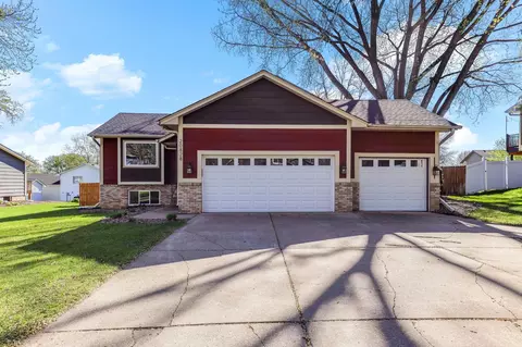 20828 Iran Ave, Lakeville, MN 55044