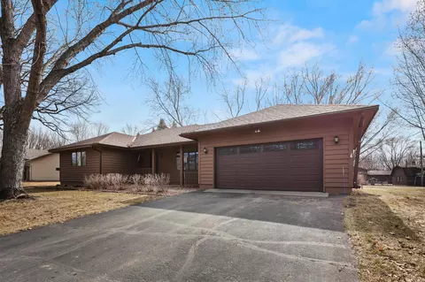 828 Brookwood Ln, Sartell, MN 56377