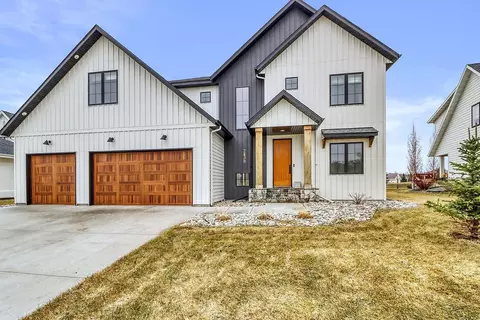 2439 Rivers Bend Dr E, West Fargo, ND 58078