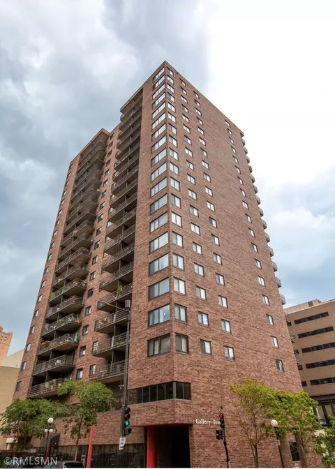26 10th St W #601, Saint Paul, MN 55102