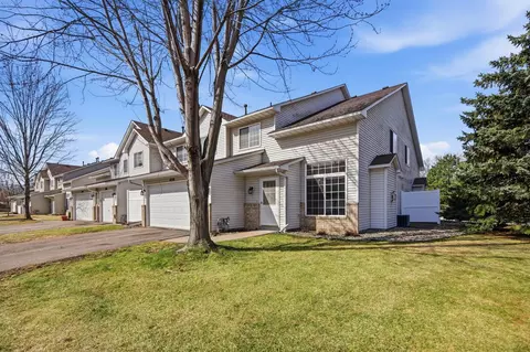 1839 Riverwood Dr #17, Burnsville, MN 55337