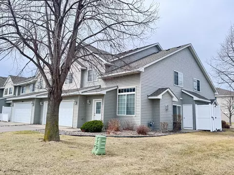 2452 Yellowstone Dr #124, Hastings, MN 55033