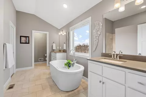 Bath - 10818 Glenview Pl, Champlin, MN 55316 photo 2 of 10