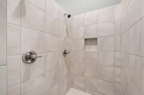 Bath - 10818 Glenview Pl, Champlin, MN 55316 photo 6 of 10