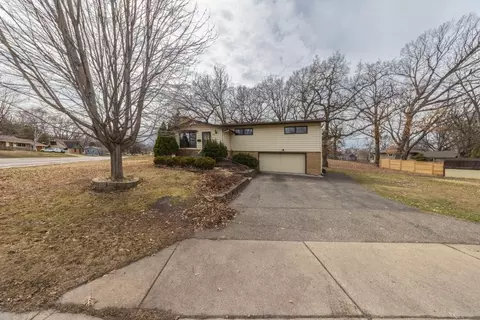 7901 Winsdale St N, Golden Valley, MN 55427
