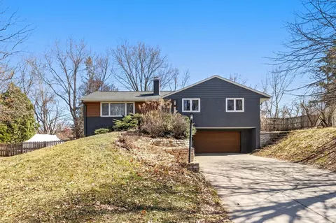 3320 Scott Ave N, Golden Valley, MN 55422