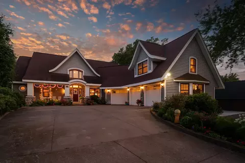6851 N Shore Trl N, Forest Lake, MN 55025