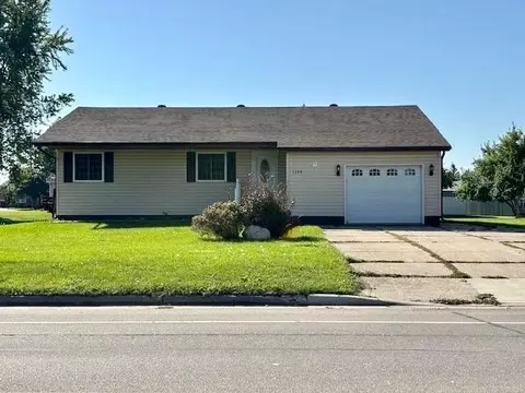 1114 Greenwood St E, Thief River Falls, MN 56701