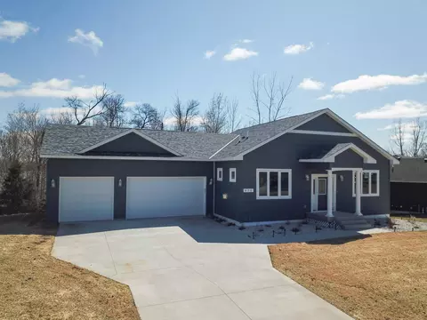 575 Elins Lake Rd SE, Cambridge, MN 55008