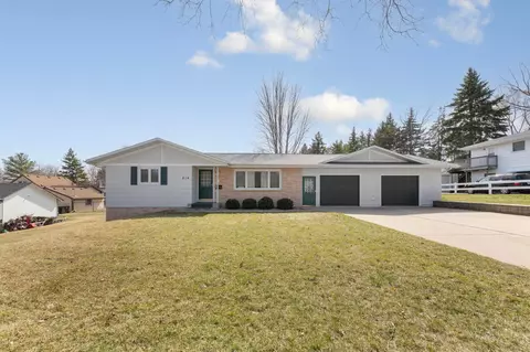 814 W Skaro St, Saint Peter, MN 56082