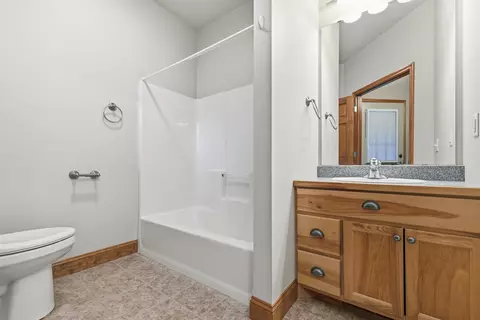 Bath - 5649 Rush Lake Ct, Baxter, MN 56425 photo 3 of 4