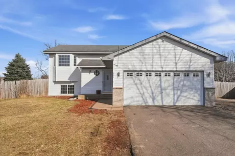 601 Horseshoe Ln, Braham, MN 55006