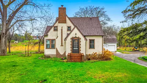 2533 Snelling Curv, Roseville, MN 55113