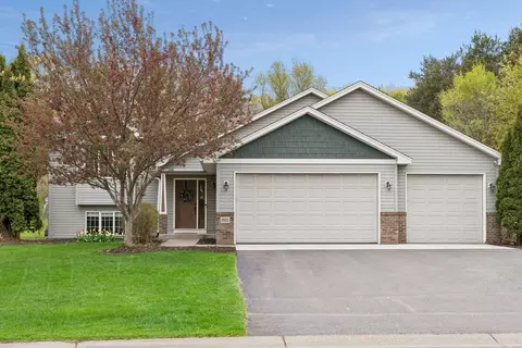 892 Kelly St, Lino Lakes, MN 55014