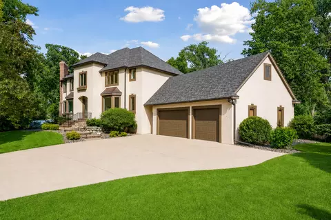 8803 Cove Pointe Rd, Eden Prairie, MN 55347