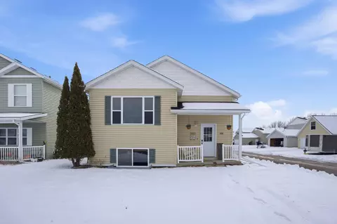 414 18th St N, Moorhead, MN 56560