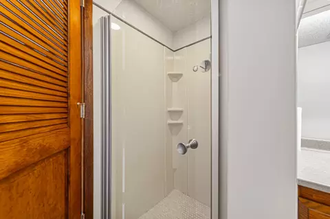 Bath - 2033 Bluestone Ln, Eagan, MN 55122 photo 3 of 3