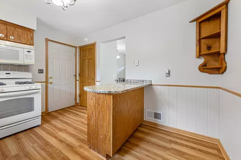 Kitchen - 2033 Bluestone Ln, Eagan, MN 55122 photo 5 of 5