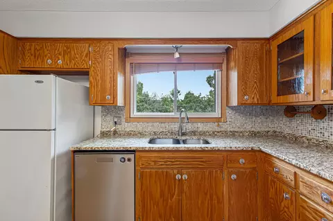 Kitchen - 2033 Bluestone Ln, Eagan, MN 55122 photo 2 of 5