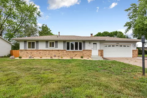 Exterior - 2033 Bluestone Ln, Eagan, MN 55122 photo 2 of 10