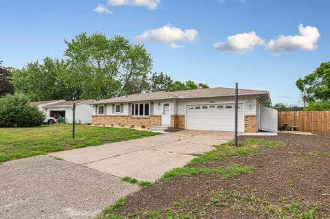 Exterior - 2033 Bluestone Ln, Eagan, MN 55122 photo 4 of 10