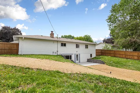 Exterior - 2033 Bluestone Ln, Eagan, MN 55122 photo 6 of 10