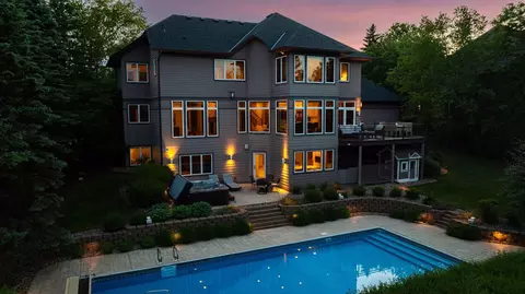 3717 Fairway Pt, Woodbury, MN 55125