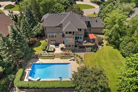 3717 Fairway Pt, Woodbury, MN 55125