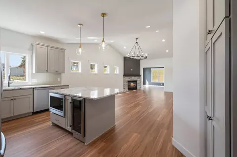 1060 Legend Ln, River Falls, WI 54022